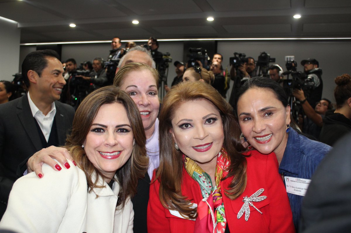 HildaFloresE's tweet photo. En la coalición #TodosPorMéxico vamos a proponer, a escuchar y a trabajar. En el @PRI_Nacional y con @JoseAMeadeK contamos con las ideas y propuestas para hacer de nuestro país, un México mejor. #LoMejorEstáPorVenir https://t.co/aKEaAJSlll