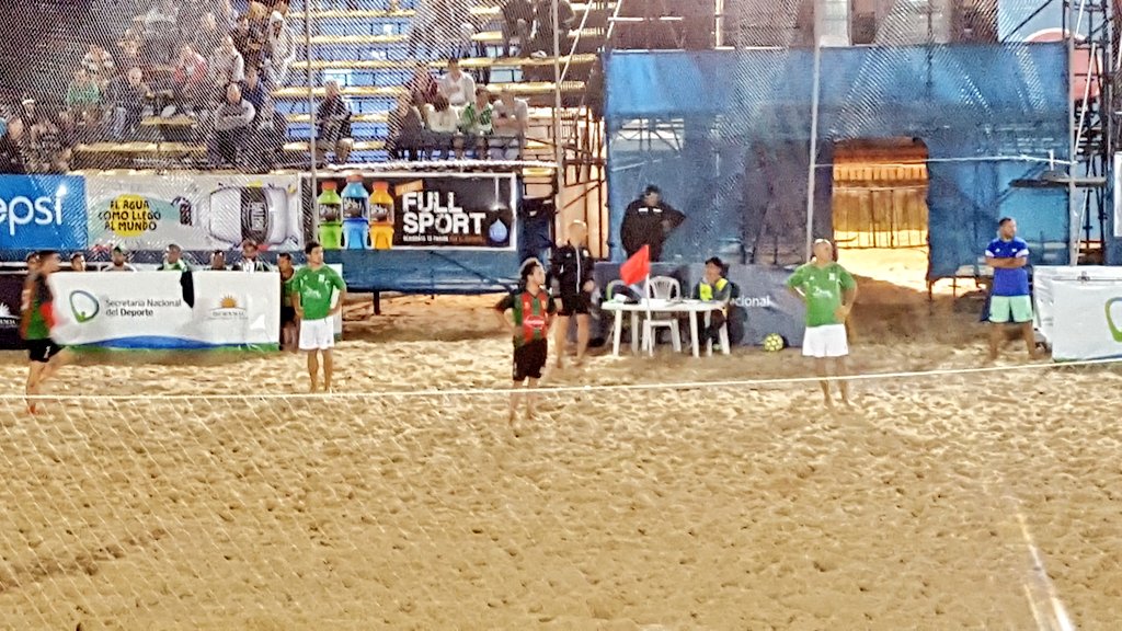 Se_Yess21's tweet photo. Ya en cancha #LocoContreras #BeachSoccer #FutbolPlaya #ArenasDelPlata #Racing https://t.co/tnVyg47NaI