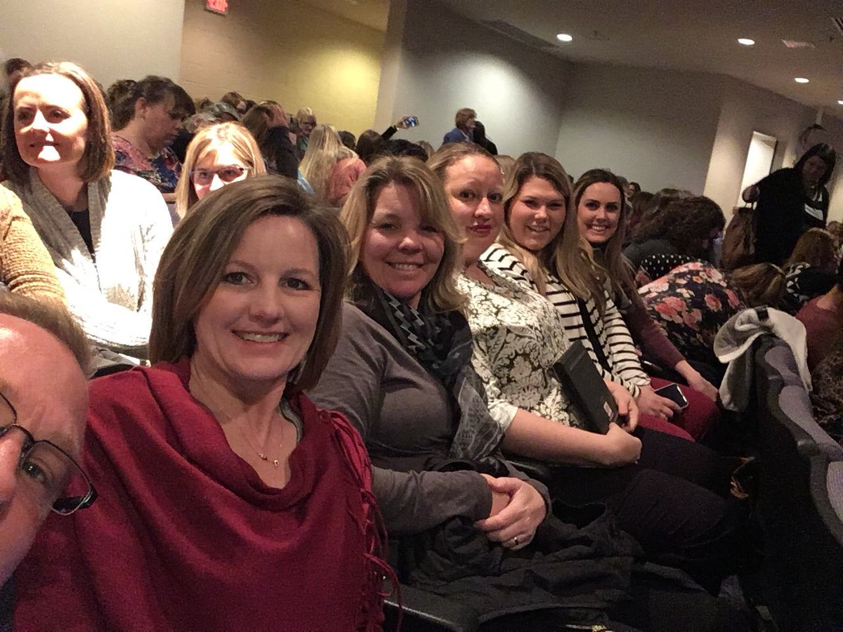 bzotter1's tweet photo. 4th grade teachers matter. #CanyonMatters https://t.co/1XrDAQmwDT