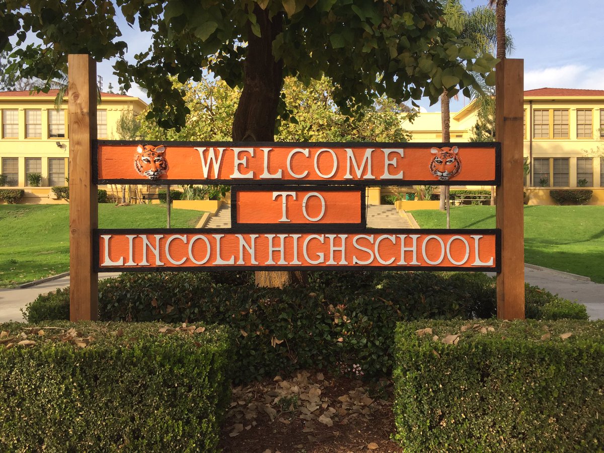 LYoungbloodArt's tweet photo. Another MLK day spent doing some good for one LAUSD campus. This year we worked at one of the sights for the 1968 Walkouts. Some great history to learn about while doing some good. #MartinLutherKingJrDay  #gooddeedsgoodtimes #LAworks #strongerasone https://t.co/TFW1NM1lLU