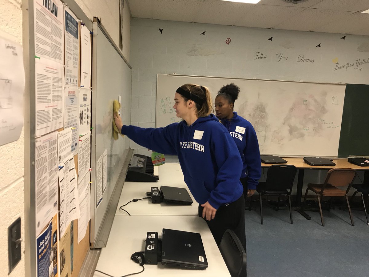 SavageStormWBB's tweet photo. #SEwbb loved lending a helping hand at the Boys and Girls Club today for MLK day of service! #commUNITY https://t.co/UqYQK3BZ8b