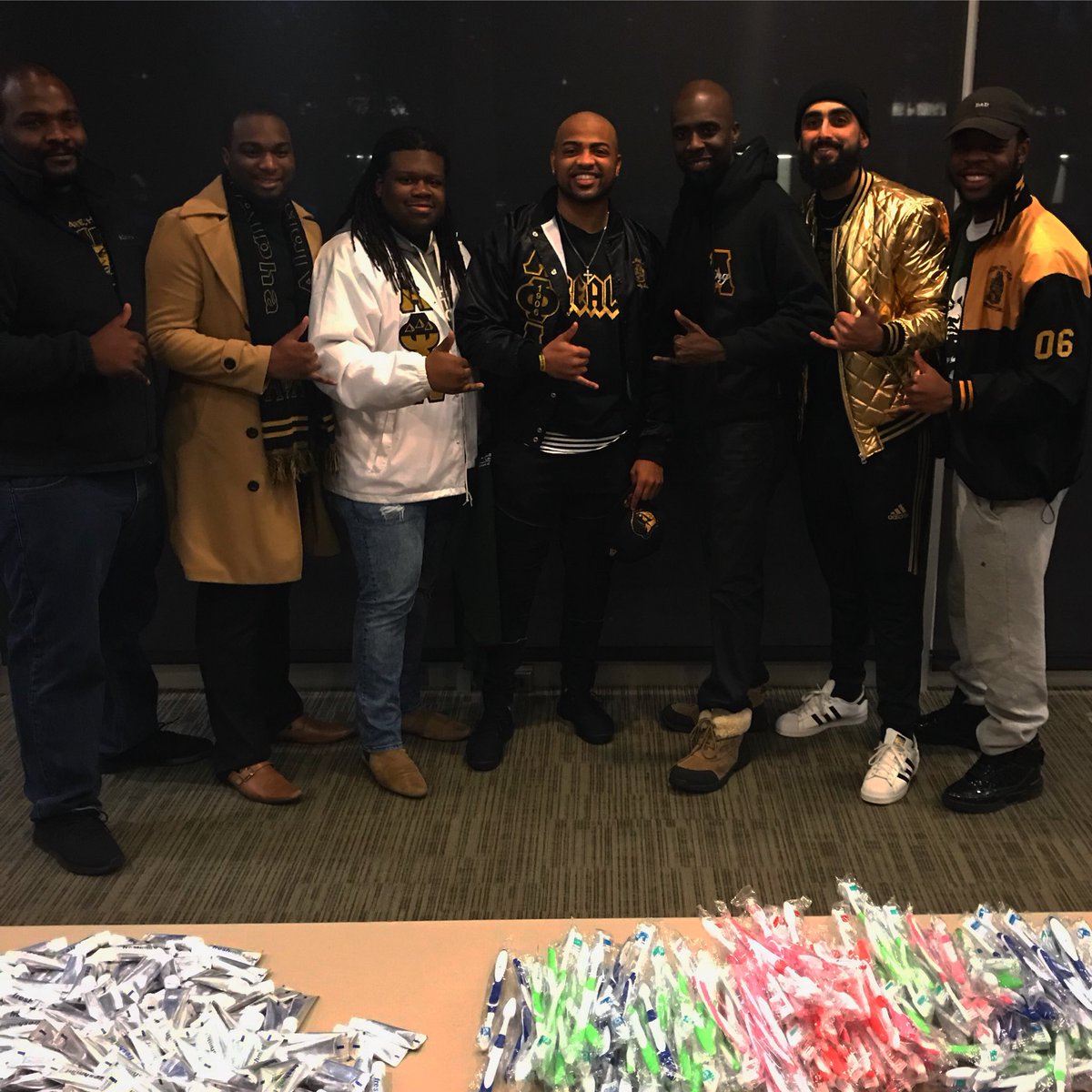 ArkTechAlphas's tweet image. Great time tonight helping @ATUDiversity pack health packets for people!