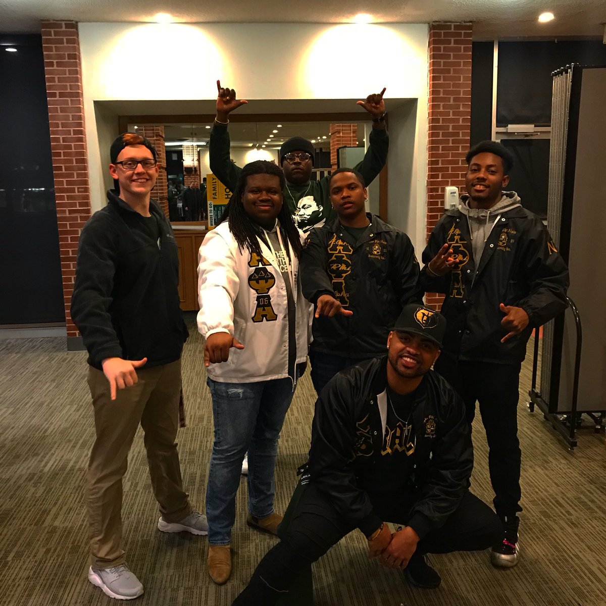 ArkTechAlphas's tweet image. Great time tonight helping @ATUDiversity pack health packets for people!