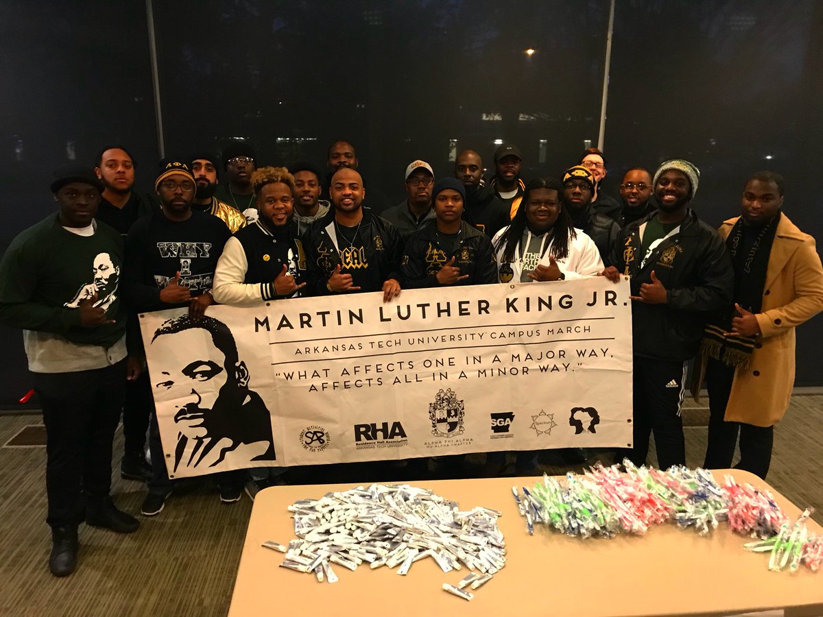 ArkTechAlphas's tweet image. Great time tonight helping @ATUDiversity pack health packets for people!