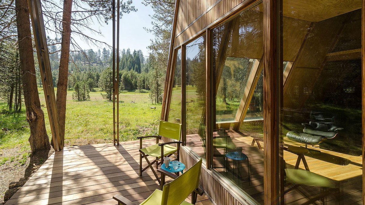 themanualguide's tweet photo. If a stunning A-frame cabin built near #Yosemite National Park doesn't tickle your fancy, we don't know what will. 
https://t.co/C31X9RMoKh https://t.co/0bSDDCSFLw