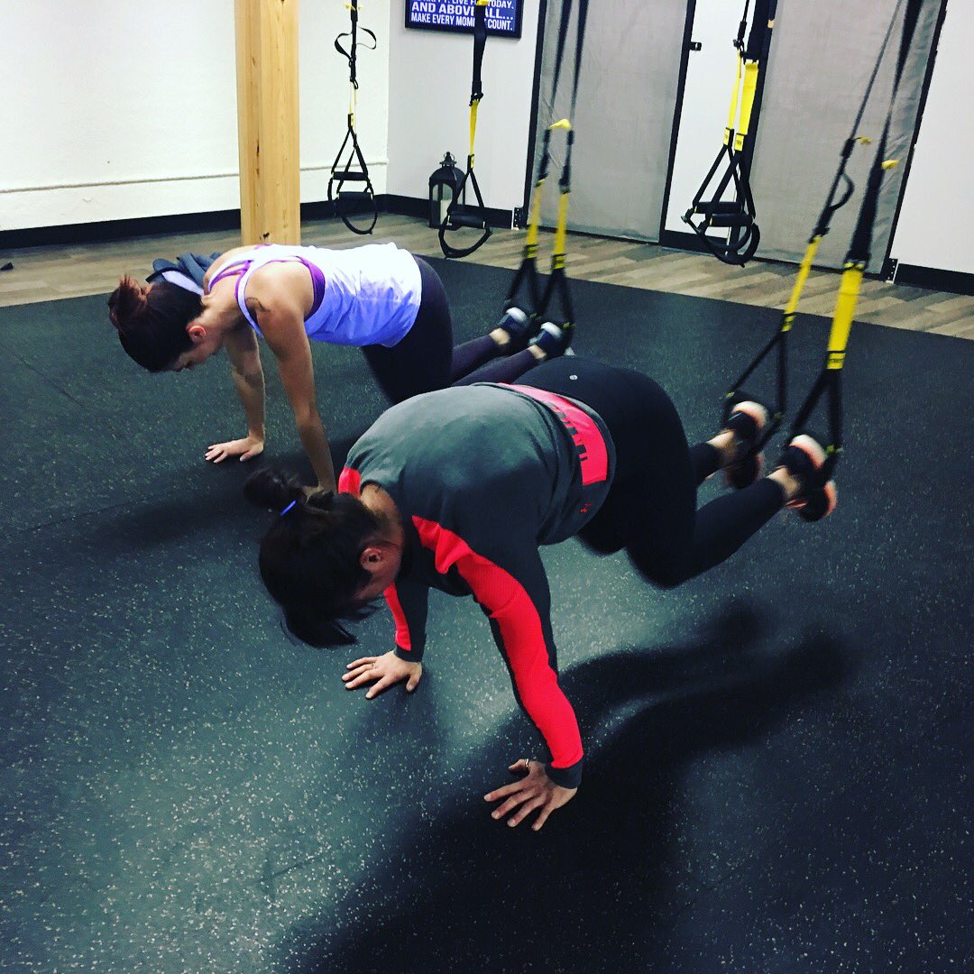 4pointshealth's tweet photo. This is how we fight Blue Monday!
And to brighten up your day, we’re offering new clients unlimited 30 days for only $50! 🤸‍♀️ 😃 
#YegFit #FitFam #BlueMonday https://t.co/458AZYc2XH