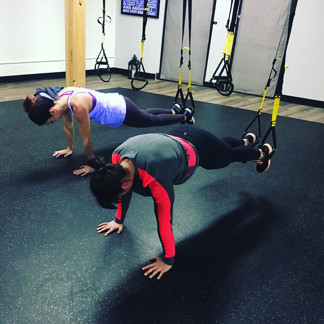 4pointshealth's tweet photo. This is how we fight Blue Monday!
And to brighten up your day, we’re offering new clients unlimited 30 days for only $50! 🤸‍♀️ 😃 
#YegFit #FitFam #BlueMonday https://t.co/458AZYc2XH