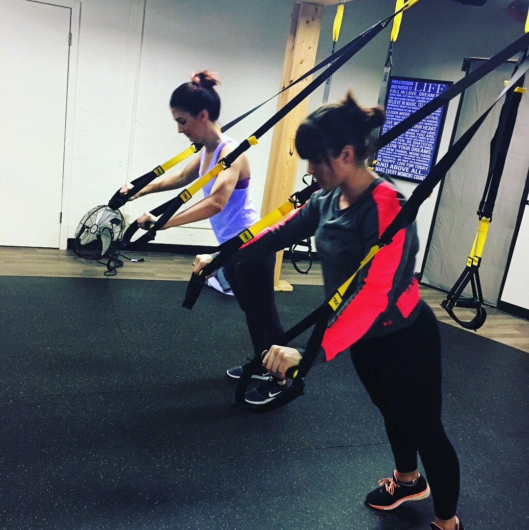 4pointshealth's tweet photo. This is how we fight Blue Monday!
And to brighten up your day, we’re offering new clients unlimited 30 days for only $50! 🤸‍♀️ 😃 
#YegFit #FitFam #BlueMonday https://t.co/458AZYc2XH