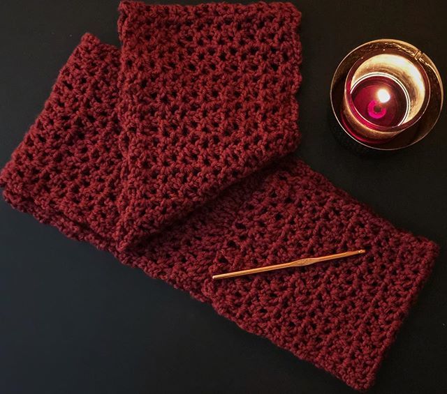 MajorGroseOut's tweet photo. Look what I made - my first infinity scarf!🧣Followed a tutorial by @bellacoco_ and it was SO easy and fun! I love my new hobby 🤗 #crochet #infinityscarf #newhobby https://t.co/n0I0lf6jEa https://t.co/TPGYUsZtGw