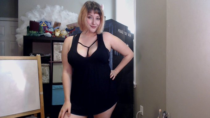 Btw the thing was a NEW HAIR CUT YAAAAY!! <3 https://t.co/mp8SXniXfZ https://t.co/Y8Xk5fVmGR