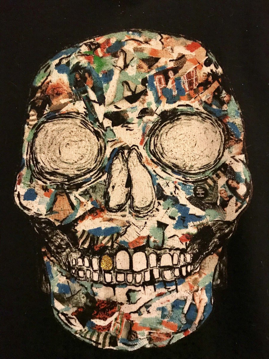 samytaylorr's tweet photo. Added some gold glitter to my skull hoodie @MarkDohner @ThankYouX @kylieeerae #DOHNATION #DOHNZ https://t.co/0TQXQGDYwy