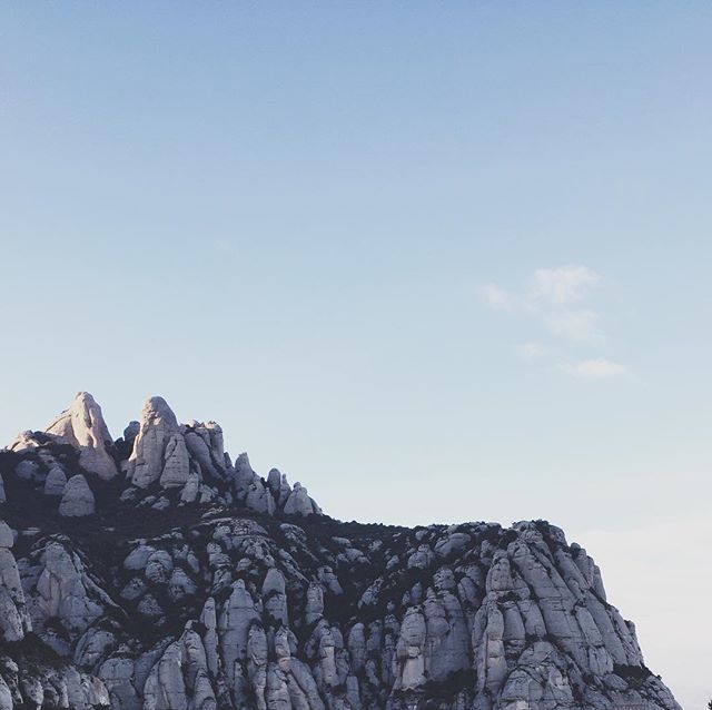 _kristinb's tweet photo. ⛰+🔪
.
.
.
.
.
#abmtravelbug #bbctravel #travelblogger #bedarling #darlingmovement #darlingweekend #thatsdarling #capturerad #thecreative #exploretocreate #flashesofdelight #girlsthatwander #instamagazine_ #letswander #livefolk #lifeofadventure #livea… https://t.co/jw76hSb0yO https://t.co/Y7uLG2nXpe