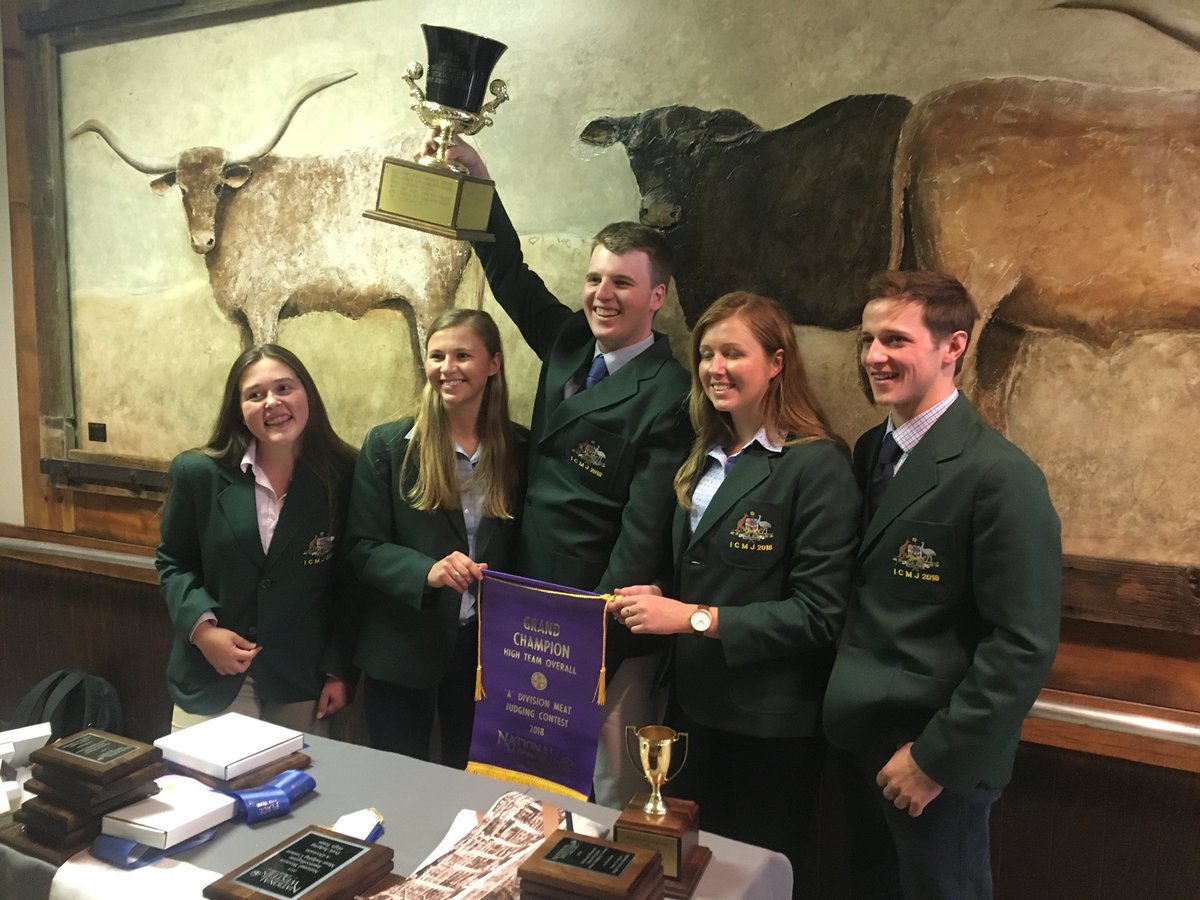 rswilliams_mla's tweet photo. Proud to have seen the young Aussie intercollegiate meat judging team win a second contest in US!!! Well done Bridie, Harriet, Emily, Lachie and Jake. So many awards to take home - need another suitcase 👍 https://t.co/jpisBUzaHe