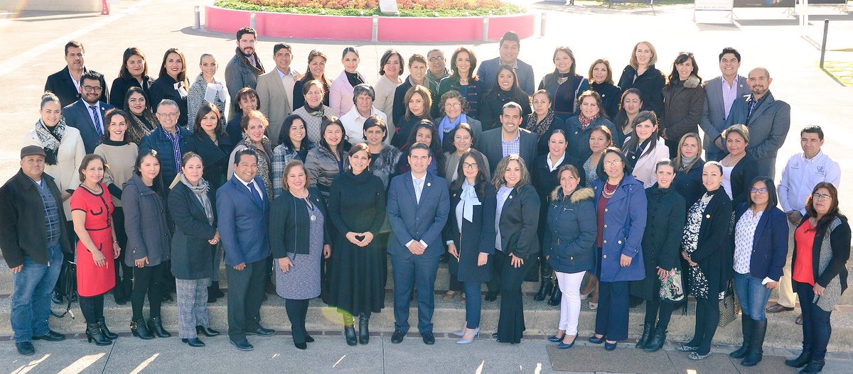 MarucarrenodeM's tweet photo. Hoy realizamos el Encuentro Estatal de los Sistemas para Desarrollo Integral de la Familia para poner en marcha los programas que brindarán atención a las personas que más nos necesitan en @gobiernogto #GtoInforma #TransformandoVidas https://t.co/gI4JSbdJm8