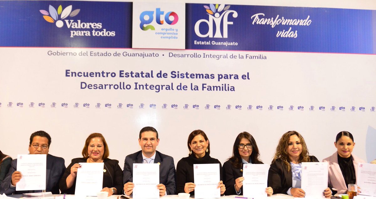 MarucarrenodeM's tweet photo. Hoy realizamos el Encuentro Estatal de los Sistemas para Desarrollo Integral de la Familia para poner en marcha los programas que brindarán atención a las personas que más nos necesitan en @gobiernogto #GtoInforma #TransformandoVidas https://t.co/gI4JSbdJm8