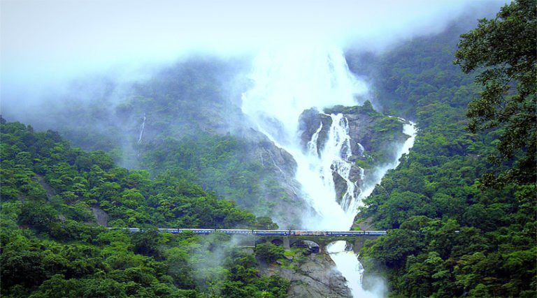 Here are the top 10 #places in #India  which you have to visit once, before you turn 20. India, because the  demographic of this country is dominated by youth and so is the life.

Explore more: goo.gl/gacdpt

#MustVisitDestination #IndiaTravel #PlacesToVisitIndia