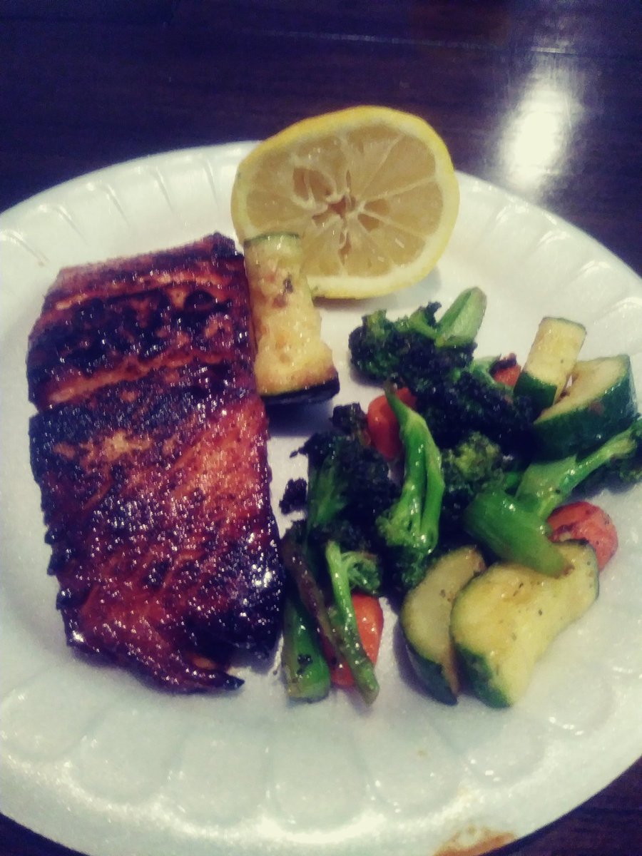 Leonard201585's tweet photo. @LizluvzLeo03 surprised with a honey glazed salmon and vegetables
#HappyBirthday 
#ketodiet https://t.co/MqPnwjECOV