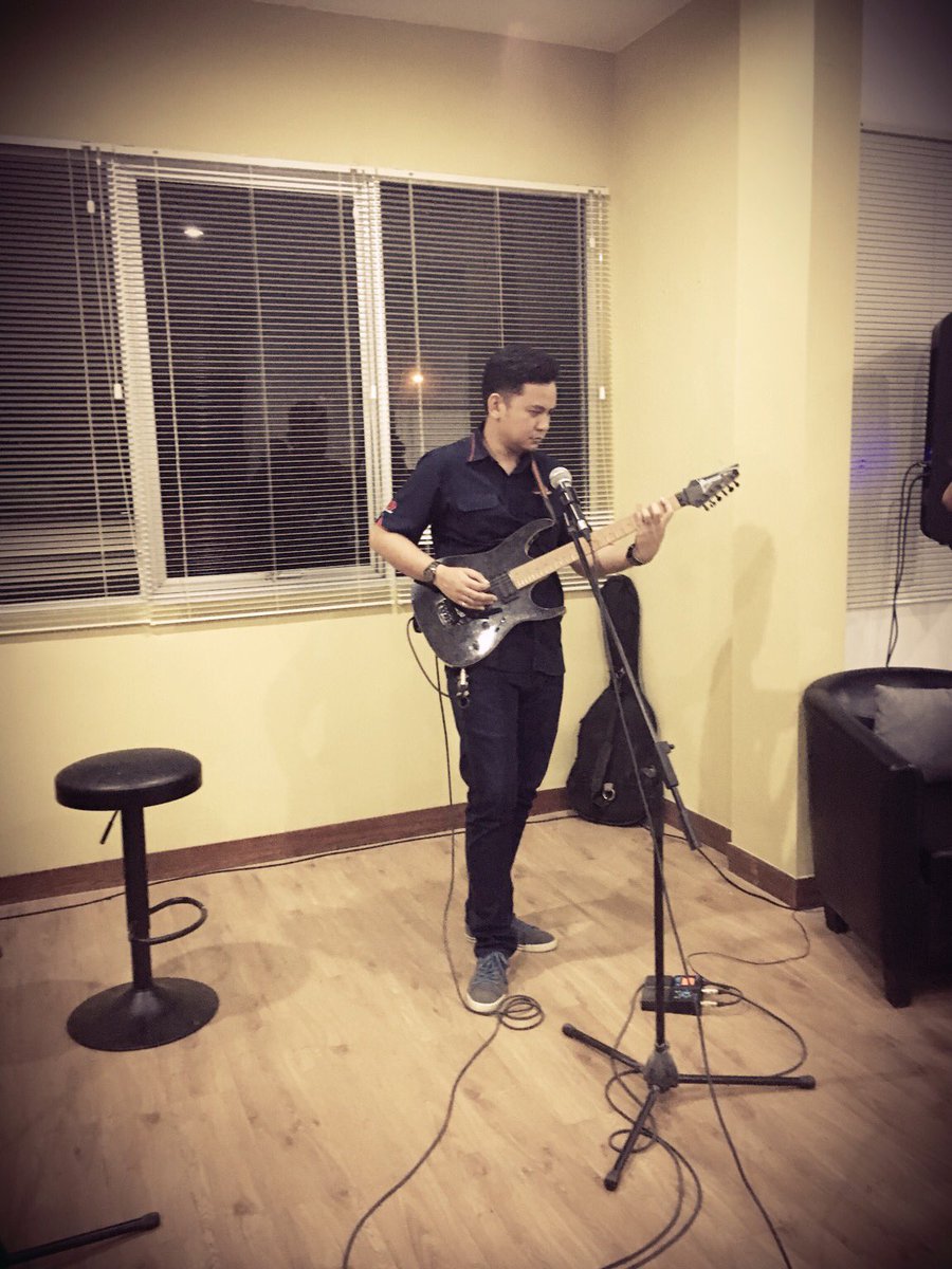 Teman di saat penat setelah nguli satu harian 🎼