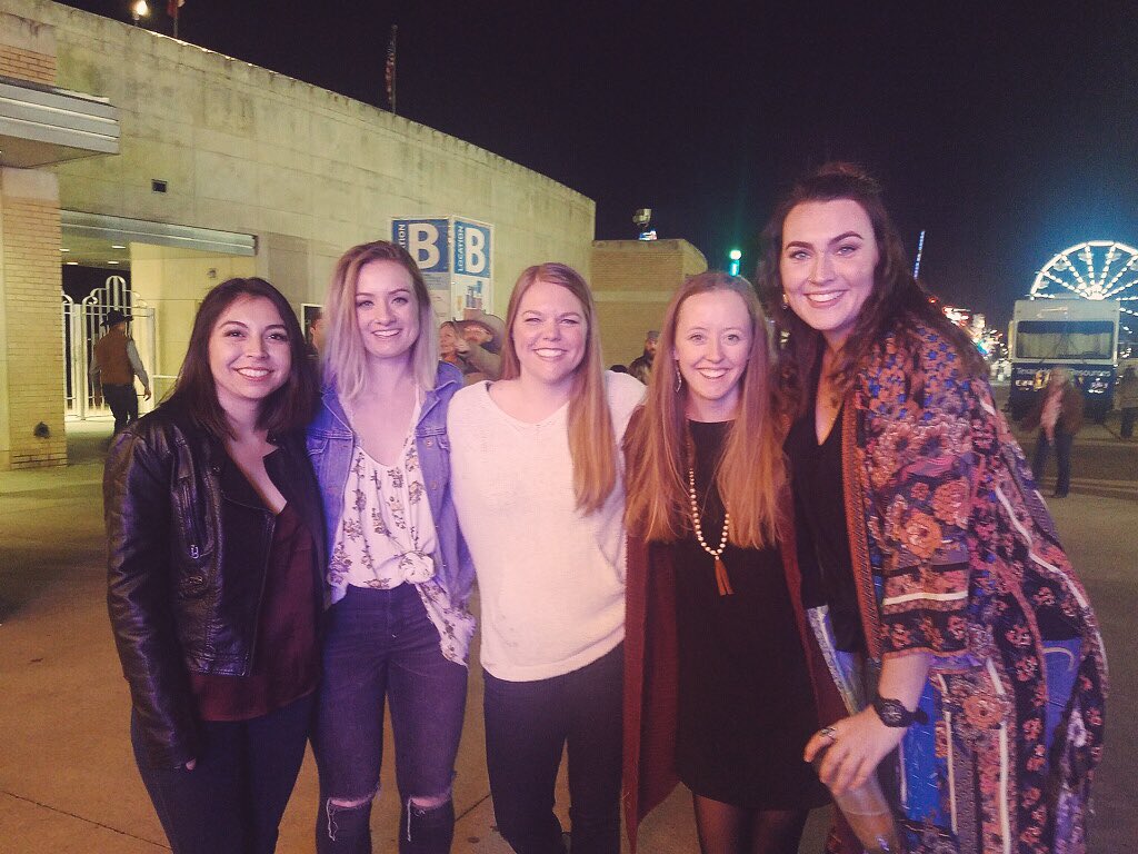 CallyABauc's tweet photo. B- The Best 14yrs of having these awesome nerds as friends.
(B also represents @bawollman that was missing) #sixchix #getonellen https://t.co/hBNmXGvFCn