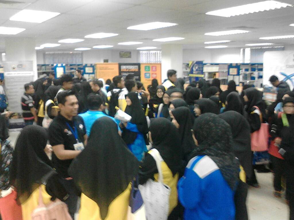 _PERKASE's tweet photo. Settle team promosi ppkSE di pahang βοΈ
Kepada lepasan diploma/matrikulasi/stpm jangan lupa senaraikan rk23-sistem elektrik unimap sebagai pilihan pertama upu π
Jumpa di unimap ππ»ββοΈ..jom masuk uniMAP !
#unimap #ppkse #perkaSE #jommasukuniMAP #ppksemantap #SEnation https://t.co/FusjTOLQUh