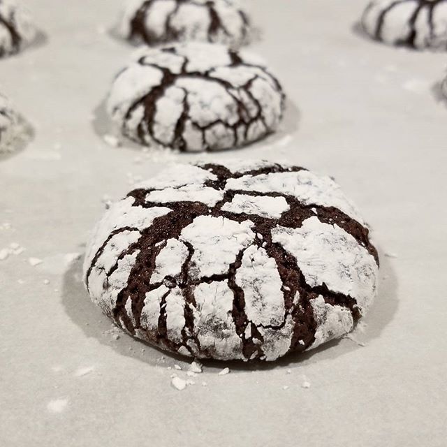 Baked some crinkle cookies. Ate some crinkle cookies. 
#fattynewyear #baking #chocolate ift.tt/2DidBz2