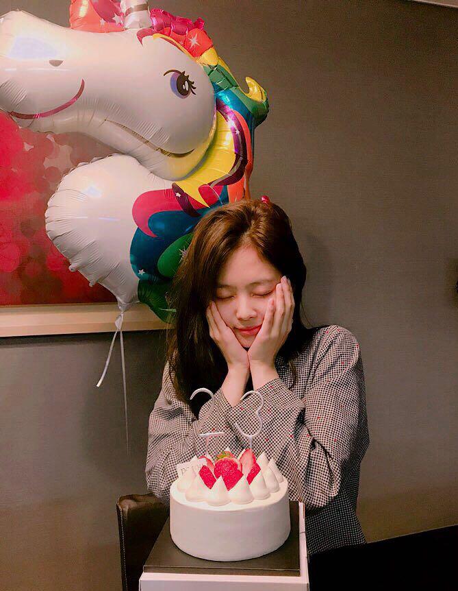 niickkyy__'s tweet photo. Happy birthday, wonderful and talented Jenny! This person trained a lot, worked and now it's a cool k-pop idol! Let's wish her health, happiness, success, continue together with Blackpink to please us! 😊🤩❤️❣️#kpop #blackpink #happybirthdayjenny #followback #autofollowing https://t.co/2pHYDrAgDZ