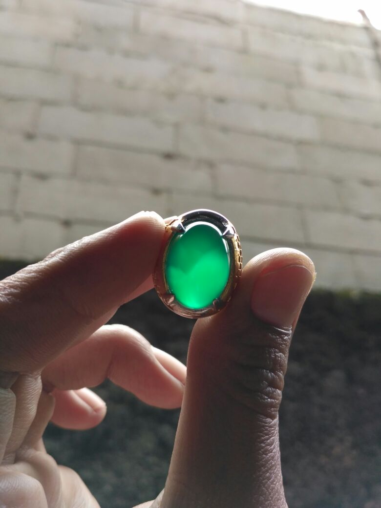 Cocok cuacanya untuk foto serat hahahaa #gems #gemstones #chalcedony #greenstone #clean #rare #raregems