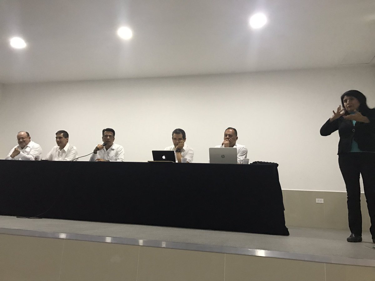 AnaGabyAguilar's tweet photo. Dr. Miguel @OntiverosAlonso participa en la 2ª Jornada Internacional de la @Unimodelo con el tema: Compliance Policial y Proceso Penal. Como siempre un gusto recibirle en su casa 👏🏻👏🏻👏🏻 la Universidad Modelo https://t.co/84EASIeA7B