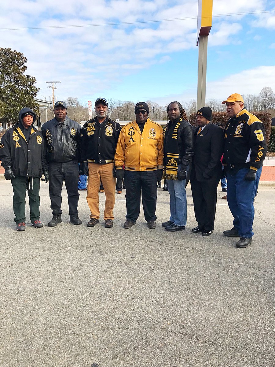 LSparrow1906's tweet photo. Upsilon Iota and Rho Theta Lambda Chapters of Alpha Phi Alpha Fraternity, Inc. participated in a MLK Day of Service with the PHA Order of the Eastern Star District 5 and St. Elmo’s Baptist Church, Windsor, NC #APhiAMLKDayofService #TributetoMLK https://t.co/xbvpPikUfT