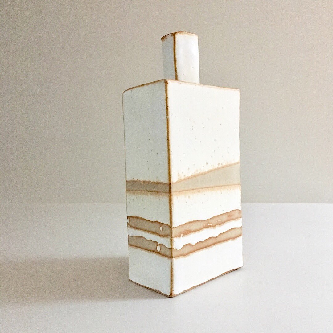 CFCeramique's tweet image. Snow Field - Façonner la terre en pensant à la neige

2017

#Bottle #slabbuilding #stoneware #satinwhite #glaze #HamadaShoji #inspiration #ceramics #bliss #homeinterior  #london #homewares #collection