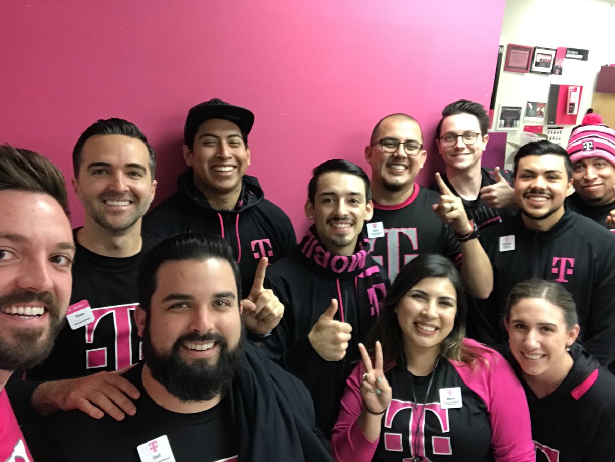 RizzJames's tweet photo. Proud to collaborate with such a talented group of leaders. #TeamRevenue #SDN #SWisBest #own2018 #repeat https://t.co/vIzJEDGoAZ