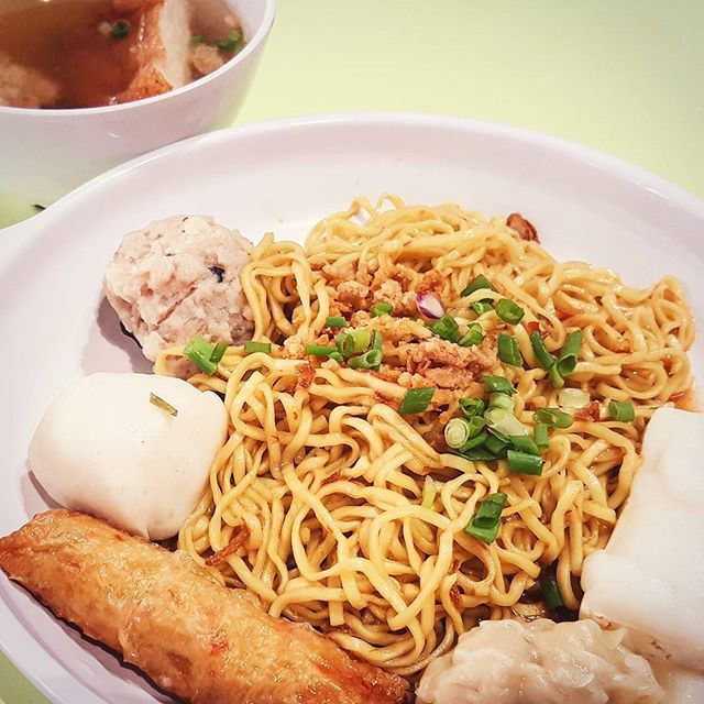 derikpoh's tweet photo. there is never a day without long queue
#yongtaufoo #ytf #niangdoufu #酿豆腐 #五十 #fifities
.
.
#instafood #instagood #foodie #foodgasm #food #foods #foodie #foodies #foodporn #foodpic #foodpics #foodgasm #foodstagram #sgfood #sgfoods #sgfoodie #sgfo… https://t.co/ijoV8rAaGZ https://t.co/8kEfNdnlSS