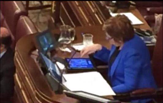 luisaomoratalla's tweet photo. Dice Celia Villalobos que hay pensionistas que están más tiempo cobrando la pensión que trabajando, porque son unos vagos. No como ella, que está toda la vida trabajando muy duro... https://t.co/EPtvgufXWy