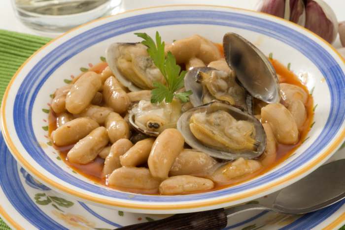 Bar_El_Boh's tweet photo. Nuestro PLATO del DÍA hoy es:
FABES con ALMEJAS
5,90€ (bebida incluida) https://t.co/uggRLg5Mqs