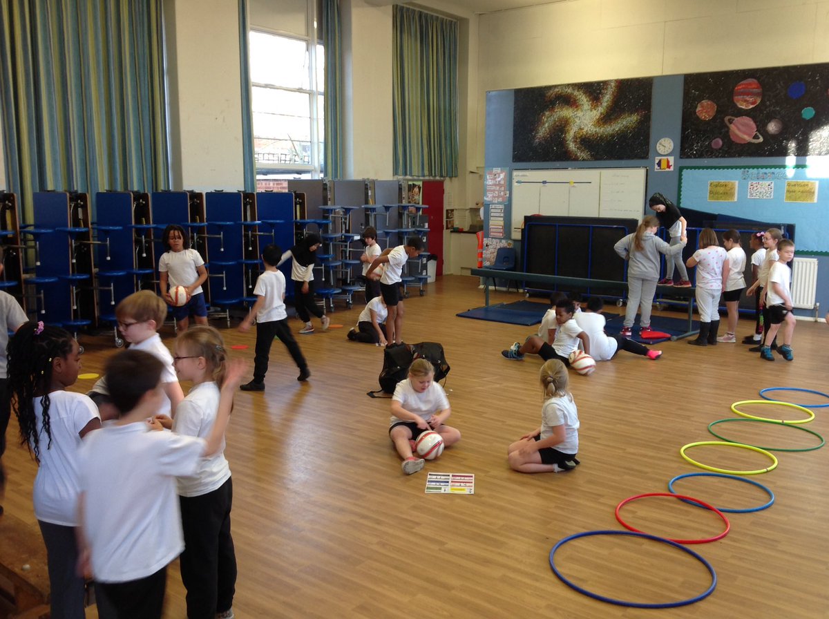 PEbassettgreen's tweet image. Fantastic morning with year 4 in the @Create_Dev #ChallengeZone taking on #RealPE cards 5 and 9! Independent learning and exploration in full flight!