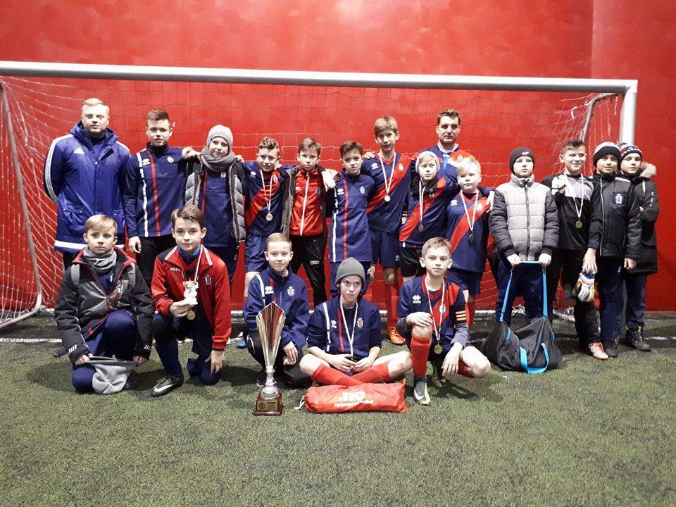 #Gedania 1922 rocznik 2005 r. kierowana trenerską ręką przez Pawła Szajrycha, Krystiana Ryczkowskiego oraz Bartosza Czulewicza zajęła I miejsce w rozegranym w miniona #niedzielę turnieju #piłkarskim Gedania #Errea #Cup!
➡️więcej: bit.ly/2B6BJ1U