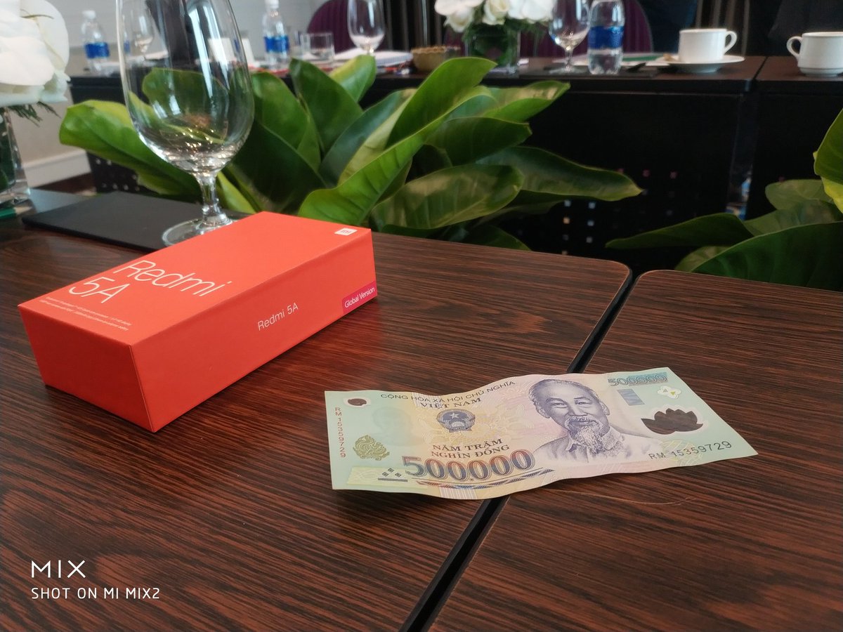 leijun's tweet photo. 500,000 VND, so much money. https://t.co/3n0E1MEeX9