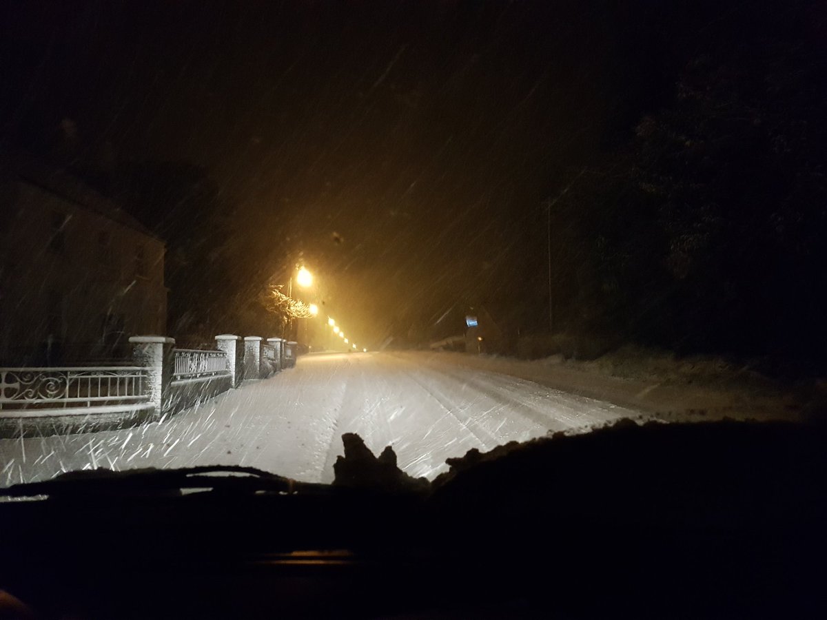 Smccaffreyradio's tweet photo. Heavy snow fall across parts of the #Northernsound region this morning. #Cavan #Monaghan #Corcaghan. Particularly on high ground.. Care advised on all routes @aaroadwatch https://t.co/8Si0UzqDvm