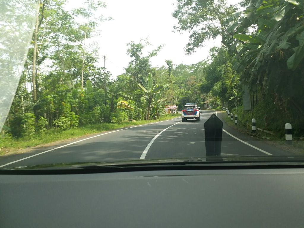 ganjarpranowo's tweet photo. Jalan Sigaluh banjarnegara sudah mulus... seeeeerrr... https://t.co/FMnbHGBhXz
