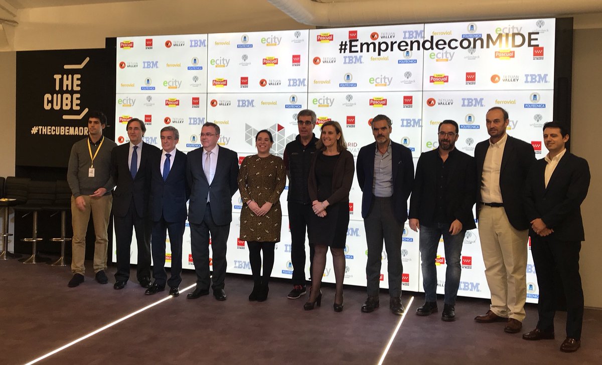 Empezamos con la foto oficial de todos los agentes implicados en el nacimiento de la plataforma MIDE (Madrid Innovation Driven Ecosystem) plataforma que busca generar un impacto en el sector de la inmovación y el emprendimiento para situar a Madrid en lo alto. #EmprendeconMIDE