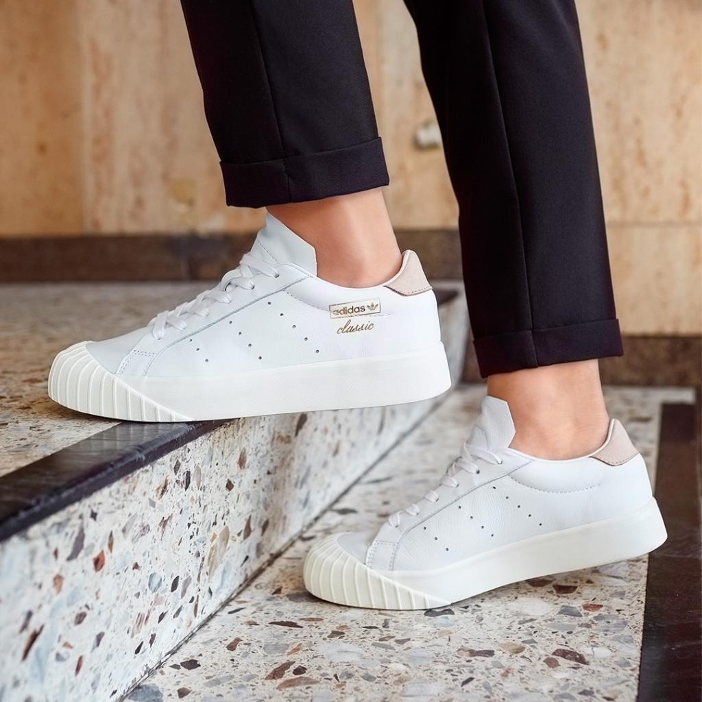 adidasUK's tweet photo. An expression of femininity, #EVERYN arrives at #OriginalsLondon stores and on https://t.co/wIHO15UkRf, January 24th. https://t.co/RjZZziulu2