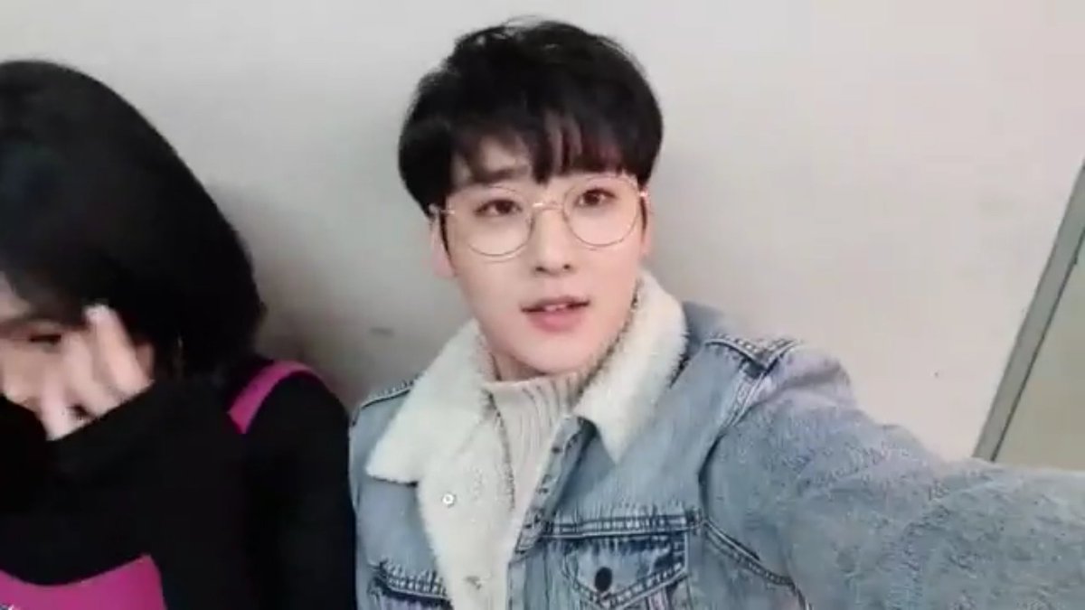 ipanco's tweet image. Oh~~~😍😍 @Kevinwoo91 with the eyeglasses😇👓 👍💙ㅁ💙👍