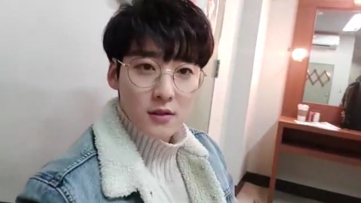 ipanco's tweet image. Oh~~~😍😍 @Kevinwoo91 with the eyeglasses😇👓 👍💙ㅁ💙👍