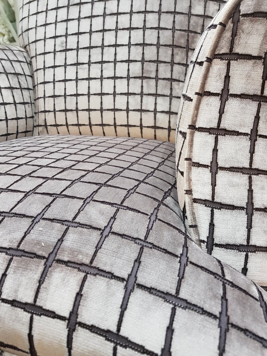 simon_houlding's tweet photo. #upholstery by Simon Houlding Upholstery #zoffanyfabric #20years #qualityineverythingwedo #unique #interior #design #Essex #curtain #blinds #nofilter https://t.co/Ej3AxjkHA2