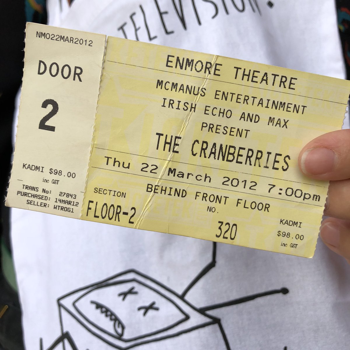 kickingtvbag's tweet photo. This was the very first gig with my flatmate. 6 years later, we started #kickingtelevision together. Sad day. Exceptional musician. #ripdelores #cranberries #thecranberries #ripdeloresoriordan https://t.co/i81G6FgAXe