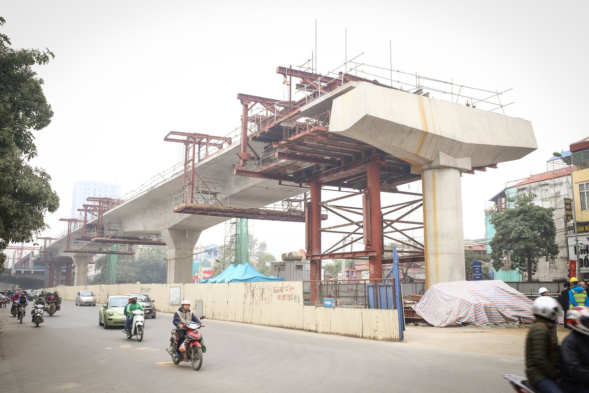 HanoiMetro's tweet photo. Site visit of metro line 3 Nhon - Hanoi Station section with the participation of French government, AFD - Agence Française de Développement, Asian Development Bank and European Investment Bank. As of January 2018, the project has achieved about 41% physical progress. https://t.co/6SDteicL5b