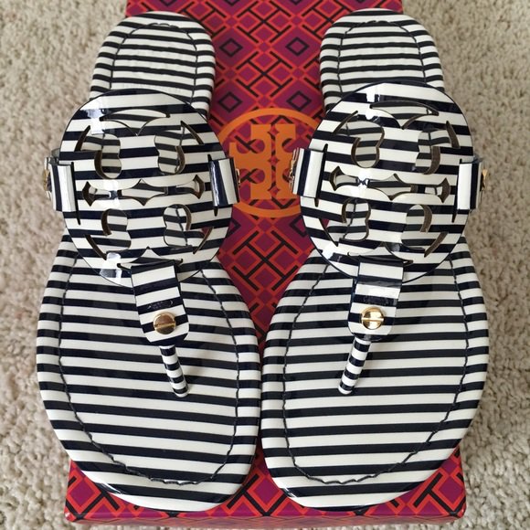 So good I had to share! Check out all the items I'm loving on <a href="/Poshmarkapp/">Poshmark</a> : bnc.lt/focc/XRQDWtgtKJ
