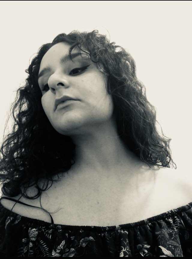 RapMonsSwan's tweet photo. ⚫️Black &amp; White⚪️
Forever in distress
Forever in dismay
But a love so dainty and refined, Venus would have been proud https://t.co/39fTiOaIw8