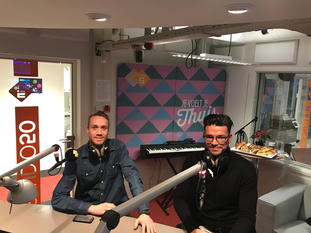 DeFietsmeesters's tweet photo. Voor wie het toevallig gemist heeft; in het holst van de nacht zaten Fietsmeesters @HvSLex87 en @HvSDennis bij NPO1 Radio @DitisdeNacht om te praten over... fietsen! 
https://t.co/jmDY86g8K0 #weallcycle #030inbeweging https://t.co/BONIYV8Jom