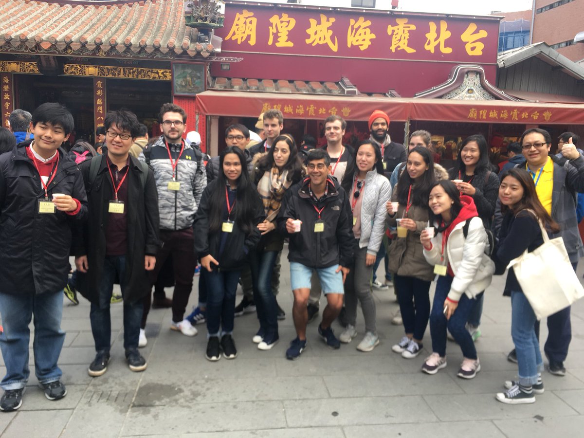 MyProGuide's tweet photo. Tour guide is always your best friend when you are traveling, especially when he/she wearing a yellow shirt which make you easier to recognize.
#myproguide #oldtown #taiwan https://t.co/66BOvNY8yp